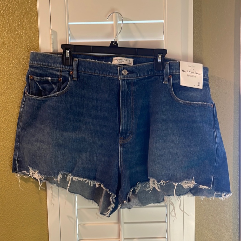 Abercrombie & Fitch The Mom Short Curve Love High Rise Shorts